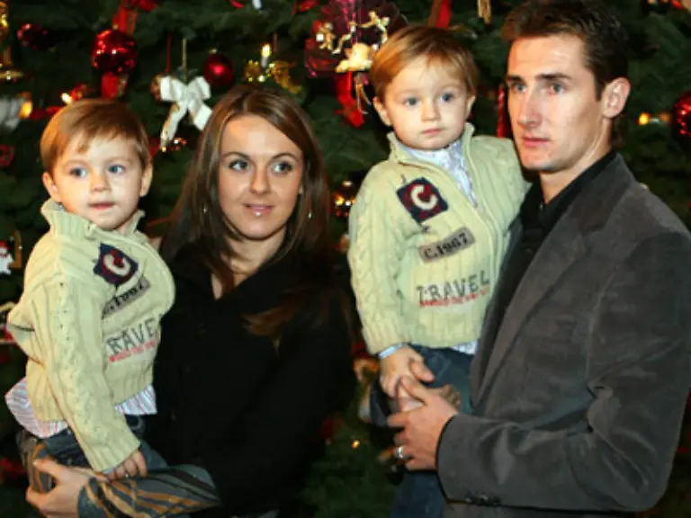 einige-Nationalspieler-sind-bereits-Vaeter-von-mehreren-Kindern-wie-z-B-Miro-Klose