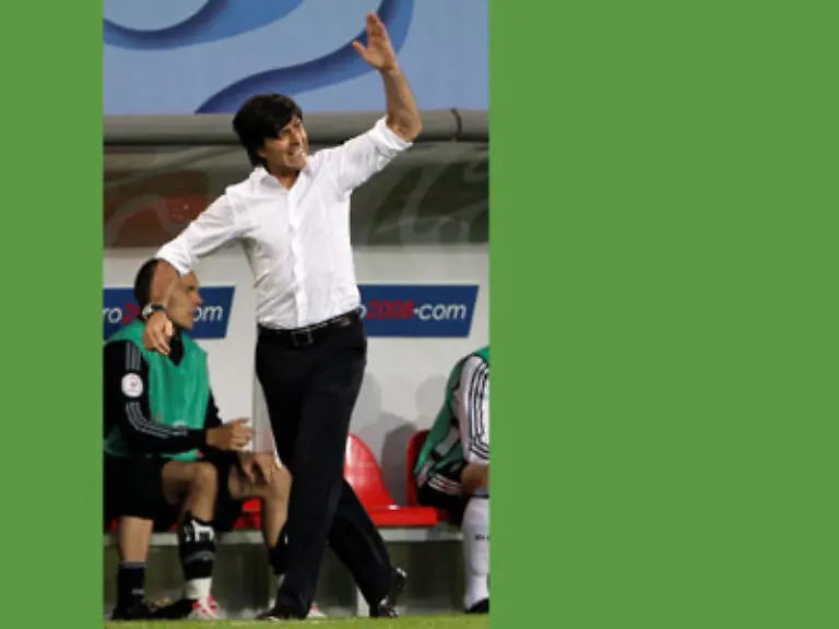 Bereits-seit-1986-verheiratet-ist-Joachim-Loew-Seine-Frau-Daniela-lernte-der-Bundestrainer-waehrend-seiner-Lehre-zum-Grosshandelskaufmann-kennen