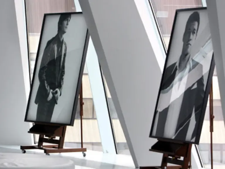 Und-schick-sind-sie-allein-mit-oder-ohne-Frau-an-der-Seite