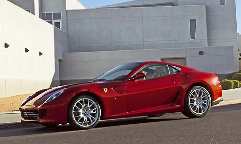 Negativbeispiel-Ein-Ferrari-ist-eben-kein-CO2-Sparwunder-Ein-Auto-der-Extreme