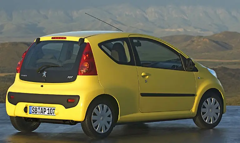 Modell-Peugeot-107-Petit-Filou-70-Leistung-68-PS-Verbrauch-4-6-l-100-km-Leergewicht-865-kg-CO2-Emission-109-g-km-Zielwert-EU-111-g-km-Differenz-2