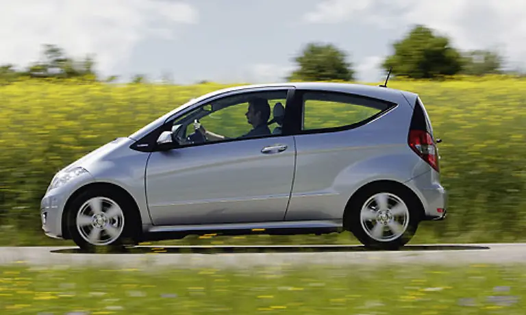 Modell-Mercedes-A-160-CDI-Leistung-82-PS-Verbrauch-4-9-l-100-km-Leergewicht-1300-kg-CO2-Emission-128-g-km-Zielwert-EU-131-g-km-Differenz-3