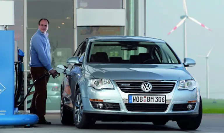 Modell-VW-Passat-Blue-Motion-Leistung-105-PS-Verbrauch-5-1-l-100-km-Leergewicht-1552-kg-CO2-Emission-136-g-km-Zielwert-EU-142-g-km-Differenz-6