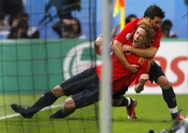 Torres-Sturmkollege-David-Villa-versuchte-sich-daraufhin-da-ihm-gegen-die-Schweden-rein-gar-nichts-gelang-kurzzeitig-in-einer-anderen-Sportart