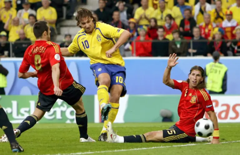 sah-zu-wie-der-schwedische-Starstuermer-an-Iker-Casillas-vorbei