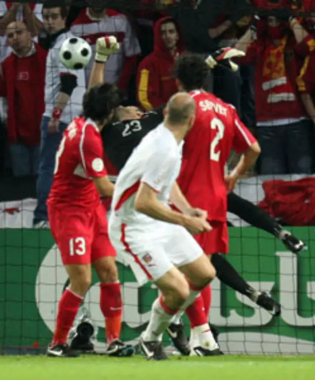 am-tuerkischen-Keeper-Volkan-Demirel