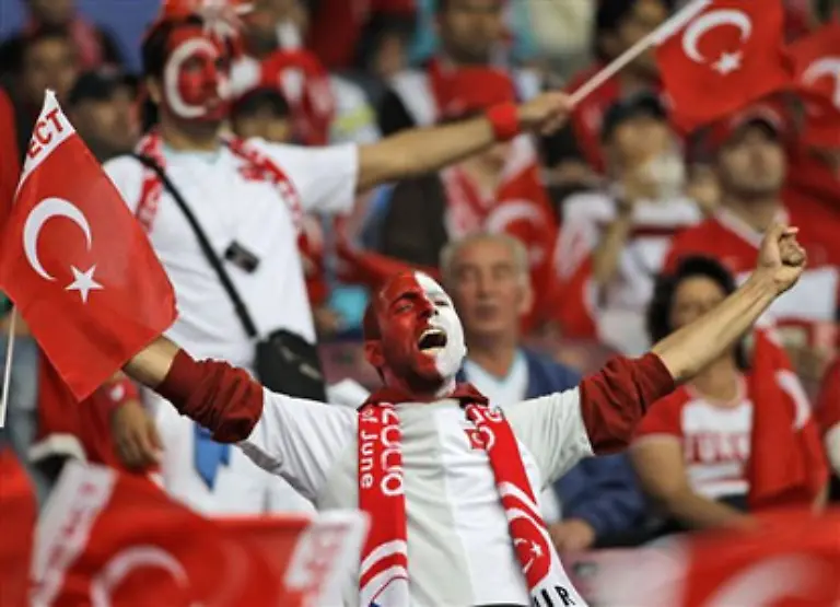 spielten-die-Tuerkei-zur-Freude-ihrer-trotz-Rueckstands-enthusiastischen-Fans