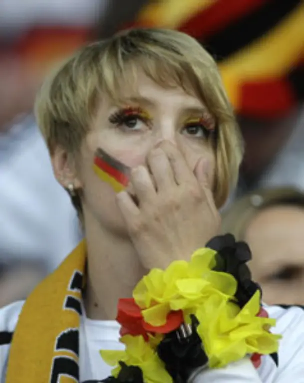 Deswegen-verdarb-er-den-deutschen-Fans-in-der-4-Minute-mit-dem-Auslassen-einer-1000000000000000000000000-prozentigen-Torchance-die-Laune