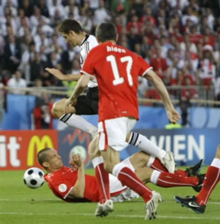 Nach-ausgezeichneter-Vorarbeit-von-Miroslav-Klose