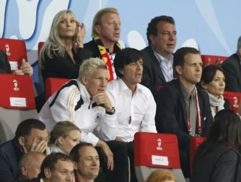 Dort-durfte-sich-fortan-Bastian-Schweinsteiger-ueber-die-Gesellschaft-seines-Chefs-freuen-Immerhin-besserte-sich-die-Laune-des-Bundestrainers-bald