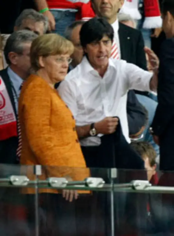 und-troestet-unseren-Bundestrainer