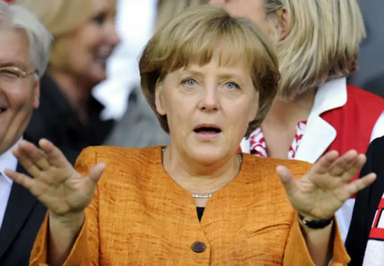 Und-nach-dem-wenig-berauschenden-1-0-gegen-Oesterreich-findet-Merkel-gewohnt-nuechterne-aber-immerhin-troestende-Worte