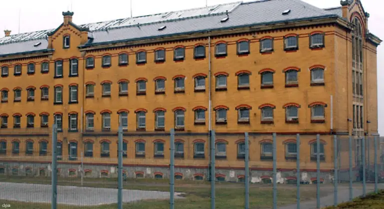Viele-der-Verhafteten-verbuessen-hohe-Gefaengnistrafen-im-beruechtigten-Zuchthaus-in-Bautzen-dem-so-genannten-Gelben-Elend