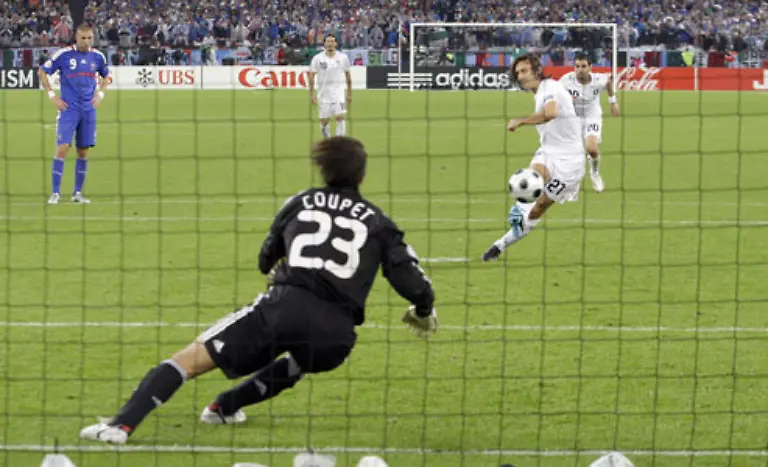 Sein-Teamkollege-Andrea-Pirlo-tat-ihm