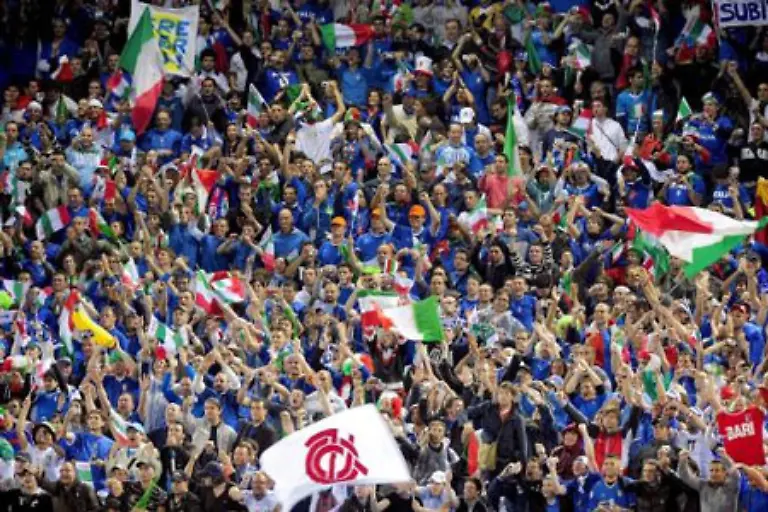 oder-feiernden-Fans