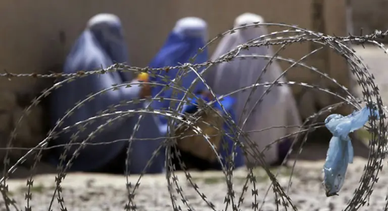 Viele-aufnehmende-Staaten-tun-sich-schwer-mit-den-Fluechtlingen-sie-sind-Fremde-in-einem-fremden-Land-oft-weiterhin-von-Gewalt-bedroht