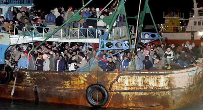 Das-Problem-ist-jedoch-laengst-keines-mehr-das-nur-einen-Kontinent-beschaeftigt-Taeglich-ausserhalb-der-Schlagzeilen-versuchen-Fluechtlinge-nach-Europa-zu-gelangen