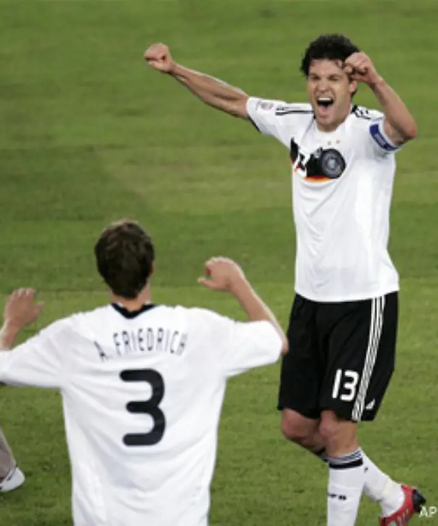 Das-erste-Viertelfinalspiel-in-Basel-bot-deutlich