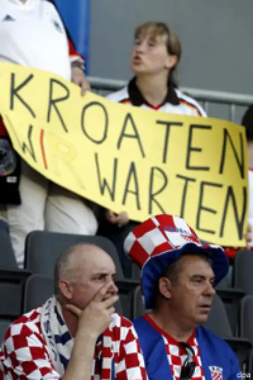 Fans-die-durch-einen-dummen-Zufall-ins-Stadion-geraten-waren-weil-sie-mit-einem-deutschen-Gruppensieg-gerechnet-hatten