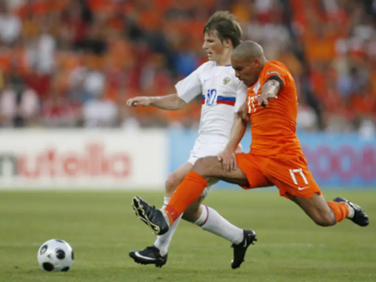 Dann-musste-van-der-Sar-nach-einem-Konter-gegen-den-Angreifer-von-UEFA-Cup-Sieger-Zenit-St