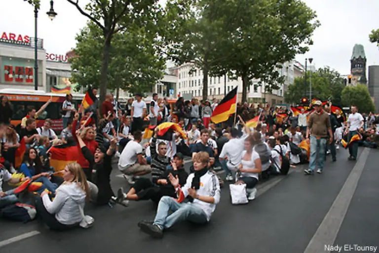 Damit-kehren-wir-zurueck-zum-Mensch-in-der-fussballphilen-Gesellschaft