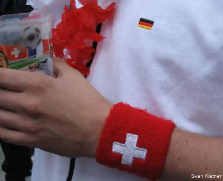 Darum-rufen-wir-Sie-alle-und-insbesondere-auch-die-Gastgeber-der-EM-2008-hiermit-auf-Nehmen-Sie-sich-ein-Herz-und