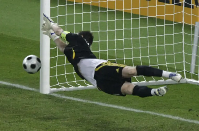 Im-Elfmeterschiessen-parierte-er-die-Schuesse-von-Daniele-De-Rossi