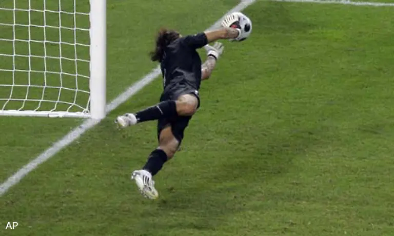 Torhueter-1-Ruestue-Recber-Besiktas-Istanbul-35-Jahre-117-Laenderspiele-0-Tore-Lange-Zeit-die-Nummer-1