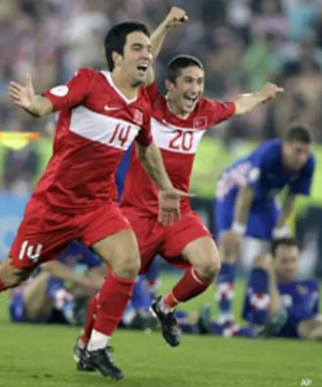 Abwehr-20-Sabri-Sarioglu-Galatasaray-Istanbul-23-18-1-Laufwunder-in-der-120-Minute-noch-nicht-muede