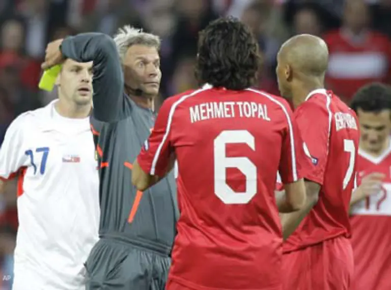 6-Mehmet-Topal-Galatasaray-Istanbul-22-8-0-Sehr-laufstark-und-beidfuessig-Sehr-gute-Schusstechnik-stopft-unermuedlich-Loecher