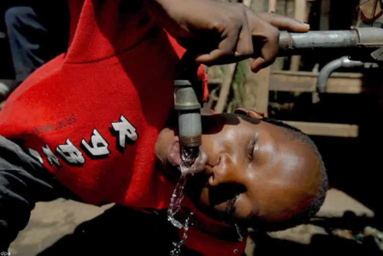 Dabei-ist-vor-allem-der-Mangel-an-sauberem-Wasser-das-Problem-Mehr-als-1-1-Milliarden-Menschen-haben-keinen-Zugang-zu-sauberem-Trinkwasser