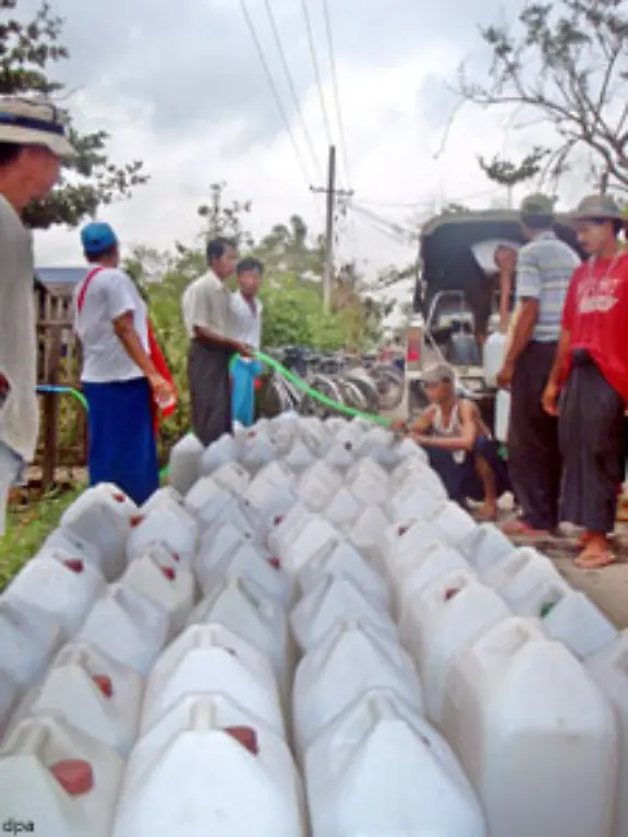 Doch-waehrend-in-westlichen-Staaten-der-Wassermangel-vor-allem-eine-laestige-und-teure-Angelegenheit-ist-ist-er-in-anderen-Teilen-der-Welt-lebensbedrohlich