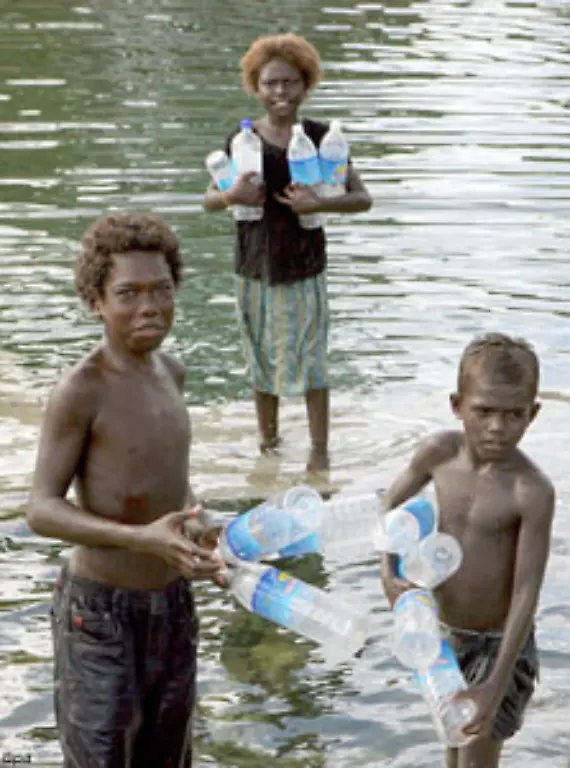 Mit-fatalen-Folgen-Laut-einer-juengsten-Schaetzung-der-Weltgesundheitsorganisation-WHO-sterben-taeglich-allein-4-000-Menschen-an-Infektionen-und-Krankheiten-die-auf-verunreinigtes-Grundwasser-zurueckzufuehren-sind