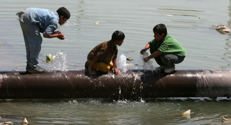 Allein-in-diesem-Jahr-rechnet-die-Organisation-mit-rund-1-6-Millionen-Toten-durch-schmutziges-Wasser-Anderen-Schaetzungen-zufolge-muss-noch-mit-deutlich-mehr-Toten-gerechnet-werden