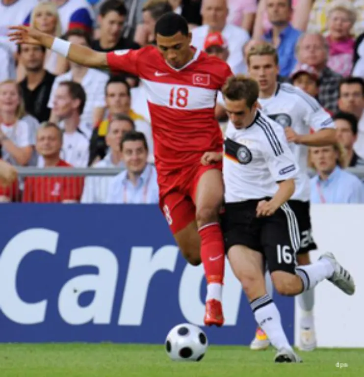 Lahm-hatte-die-Flanke-auf-den-Elfmeterpunkt-gezirkelt