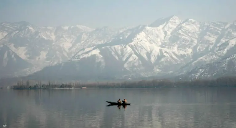 Die-Gletscher-im-Himalaja-befinden-sich-auf-dem-Rueckzug-und-sie-sind-der-Schwamm-der-das-Wasser-in-der-Regenzeit-zurueckhaelt-Wir-sehen-uns-dem-Risiko-extremer-Wasserabfluesse-ausgesetzt