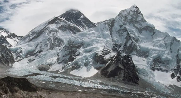 wo-das-Wasser-direkt-in-die-Bucht-von-Bengalen-fliesst-und-eine-grosse-Menge-fruchtbarer-Erde-mitreisst-Peking-erwartet-dass-schon-2016-zwei-Drittel-der-Gletscher-in-der-tibetischen-Hochebene-geschmolzen-sind