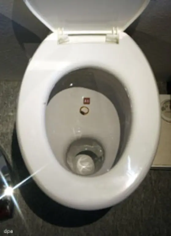 Auch-im-privaten-Verbrauch-gibt-es-enorme-Einsparpotenziale-Dass-wir-Wasser-immer-noch-als-Transportmittel-fuer-Faekalien-und-Industrieabwasser-benutzen-um-sie-nachher-aufwendig-und-unter-hohem-Energieverbrauch-in-der-Klaeranlage-wieder-herauszuholen