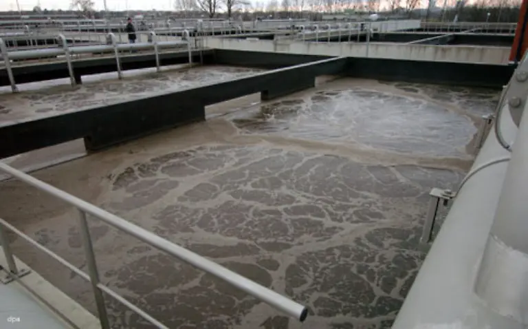 Auch-durch-weitere-Entsalzungs-und-Wiederaufbereitungsanlagen-koennte-das-Problem-des-globalen-Wassermangels-abgemildert-werden