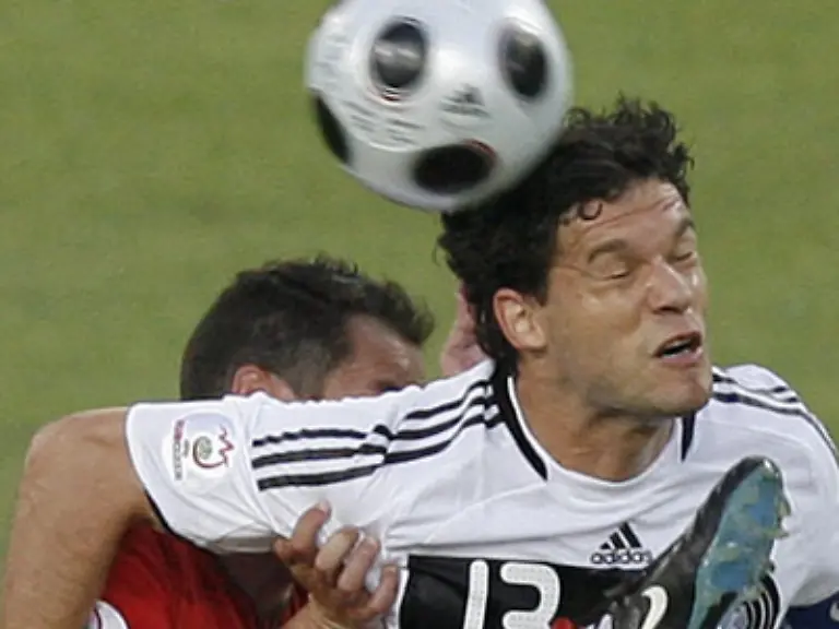 Wir-druecken-unserem-schnellsten-Spieler-30-88-km-h-die-Daumen-dass-er-einen-internationalen-Sieg-erringt-Das-ist-naemlich-alles-was-ihm-noch-fehlt