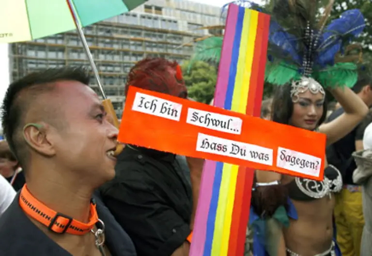 Trotz-aller-Lebensfreude-der-Christopher-Street-Day-hat-eine-ernste-Geschichte-und-eine-ernste-Gegenwart