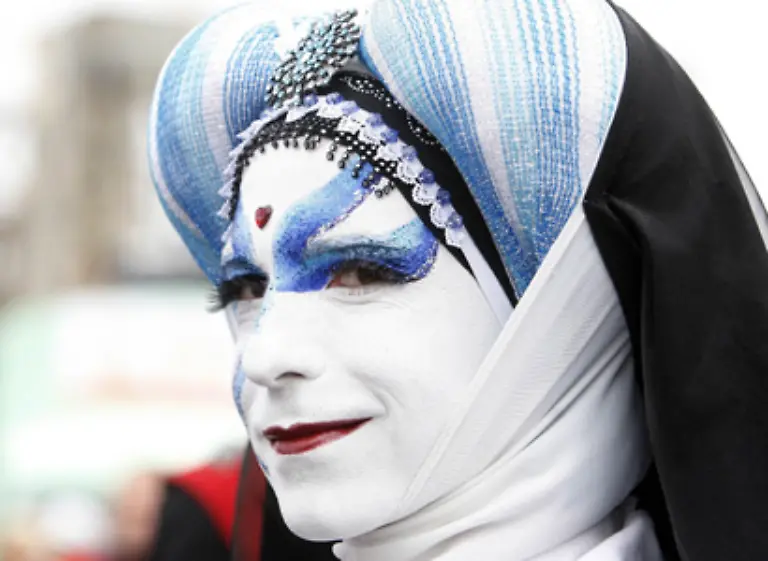 Experten-gehen-von-hohen-Dunkelziffern-aus-Schliesslich-melden-viele-Opfer-die-Uebergriffe-nicht-Viele-haben-immer-noch-Angst-sich-durch-die-Anzeige-als-homosexuell-zu-outen