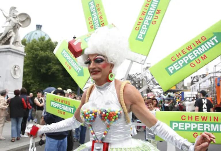 Homosexuellenfeindlichkeit-hat-eine-jahrhundertelange-Tradition-ein-paar-Partys-helfen-da-nicht-sagt-Renate-Rampf-Sprecherin-des-Lesben-und-Schwulenverbandes-in-Deutschland