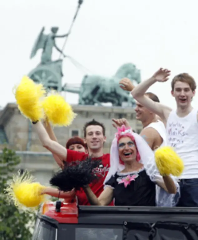 Der-Christopher-Street-Day-steht-weltweit-fuer-das-Selbstbewusstsein-der-Homosexuellen-und-ihren-Widerstand-gegen-Diskriminierung