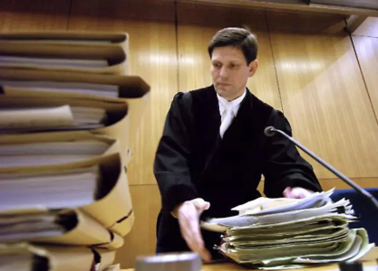 Orientierung-bietet-die-Frankfurter-Tabelle-Basierend-auf-einschlaegigen-Urteilen-definiert-sie-den-Rahmen-in-dem-sich-Reisepreisminderungen-ueblicherweise-bewegen