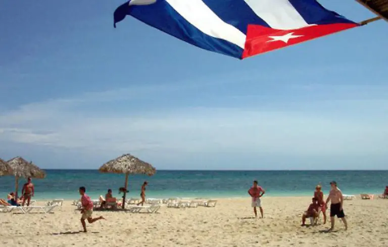 So-beschwerte-sich-ein-Urlauber-weil-der-versprochene-weisse-Sand-am-kubanischen-Strand-durch-Oelspuren-verunziert-war-Mit-den-fuenf-Prozent-Minderung-die-der-Reiseveranstalter-angeboten-hatte-wollte-er-sich-nicht-zufrieden-geben