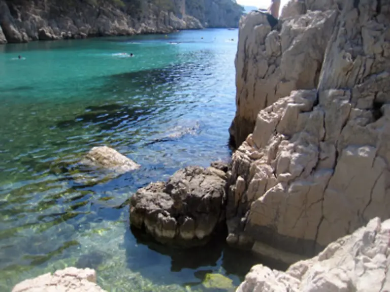 Entpuppt-sich-der-versprochene-Sandstrand-dagegen-als-steinig-und-felsig-ist-das-durchaus-ein-Grund-zur-Preisminderung-Das-Amtsgericht-Bad-Homburg-fand-in-diesem-Fall-zehn-Prozent-angemessen