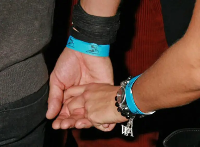 Gegen-diese-praktische-Loesung-ist-nichts-zu-sagen-sofern-das-Armband-abnehmbar-ist-ohne-dass-es-kaputt-geht