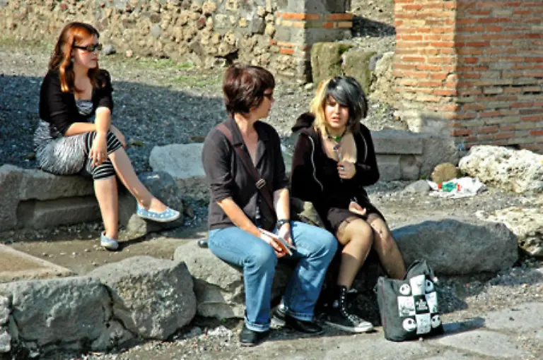 Ueberhaupt-Auf-Reisen-findet-man-ja-oft-nichts-schlimmer-als-die-anderen-Touristen-mit-denen-man-selbst-natuerlich-gar-nichts-gemein-hat