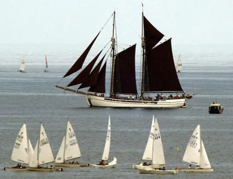 Der-angebliche-Zweimaster-erwies-sich-als-gemuetlicher-Faehr-Dampfer-Diese-Fehlbesetzung-bezahlte-der-Veranstalter-mit-80-Prozent-des-Reisepreises-und-zusaetzlichem-Schadensersatz